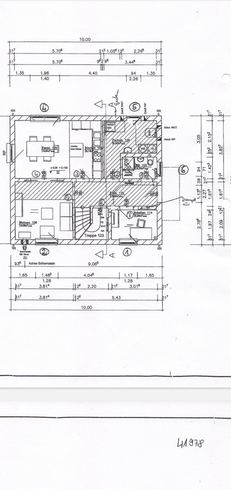 Detaillierter Hausgrundriss mit Wohnzimmer, Essbereich, Küche und Treppe