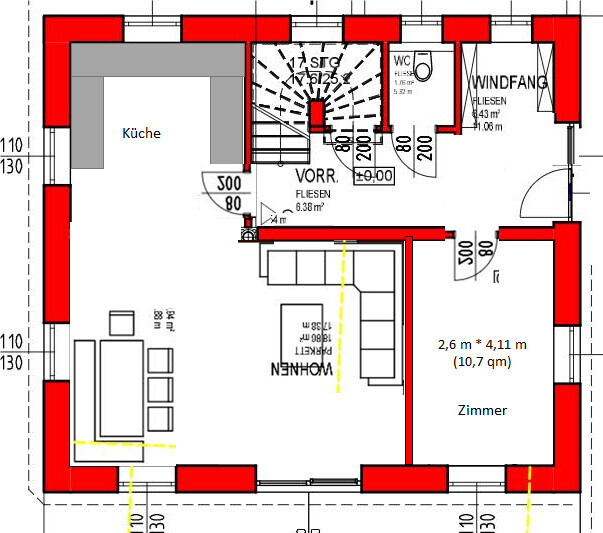 Grundriss eines Hauses mit Küche, Wohnzimmer, Zimmer, Windfang, WC, Treppe und Vorratsraum.