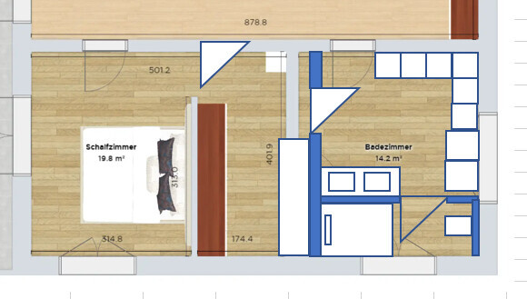 Grundriss: Schlafzimmer links mit Doppelbett, Badezimmer rechts mit Badewanne, Holzfußboden