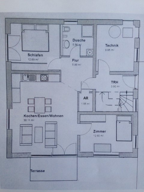 grundriss-haus-terrasse-wohnen-kueche-schlafzimmer.JPG