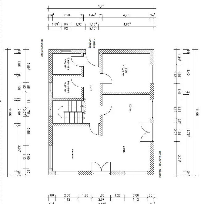 2D-Grundriss eines Hauses mit Wohnzimmer, Küche, Essbereich, Flur, Treppen und Terrasse
