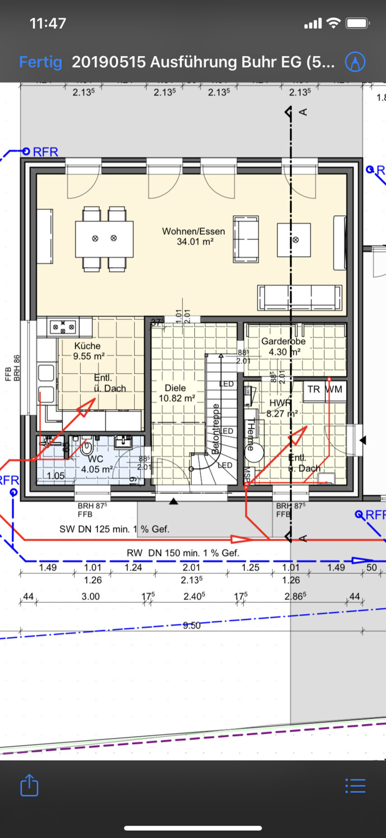 Grundriss eines Einfamilienhauses: Wohn-/Essbereich, Küche, Diele, Garderobe, HWR und Treppe.
