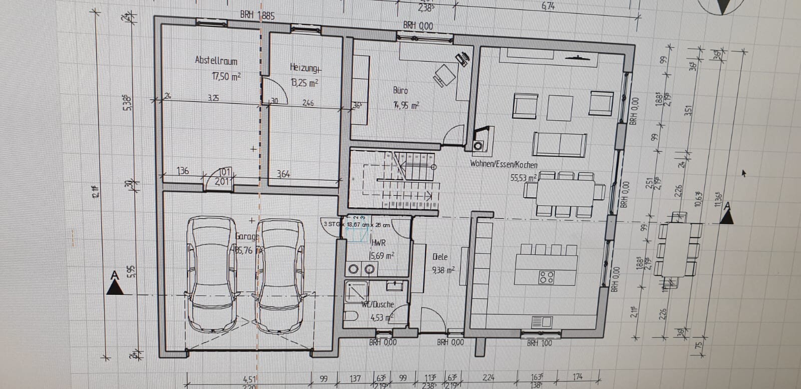 Zweidimensionaler Hausgrundriss mit Garage, Wohnzimmer, Küche, Essbereich, Büro und Heizung