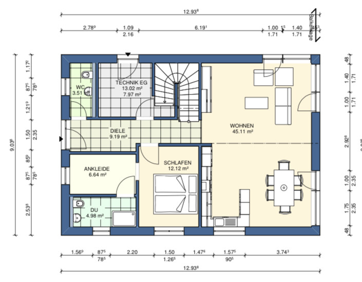 Grundriss eines Hauses mit Wohn- und Essbereich, Küche, Schlafzimmer, Ankleide, Bad, WC, Flur.