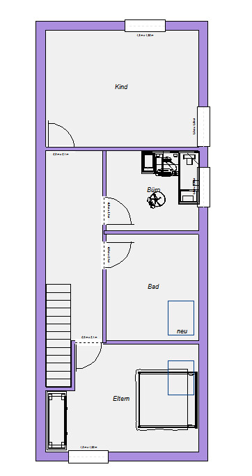 Grundriss eines Hauses: Räume Kind, Büro, Bad und Elternzimmer mit Treppe und Türen.