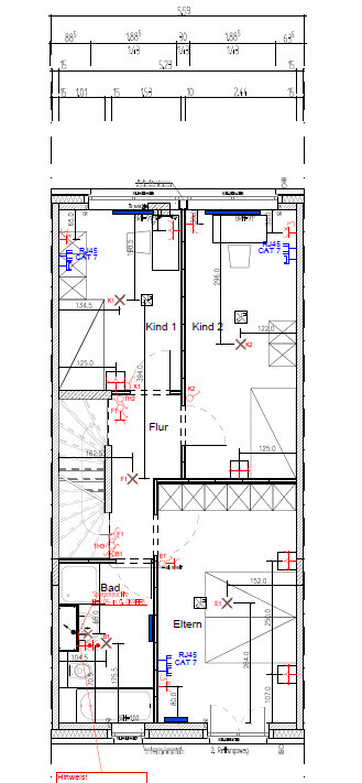Grundriss eines Hauses: Flur verbindet Eltern, Kind 1, Kind 2 und Bad.
