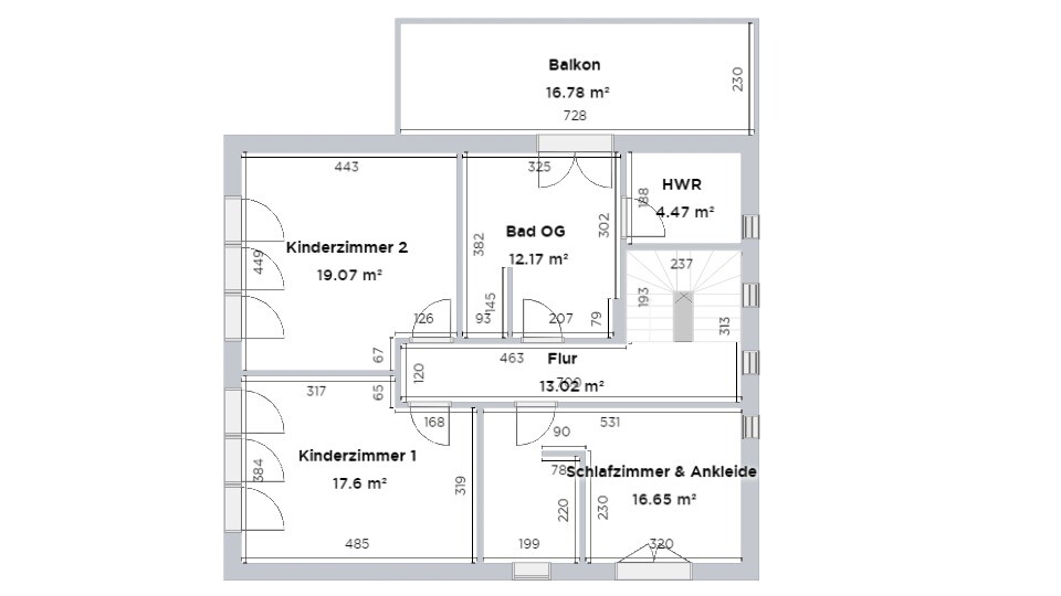 Grundriss einer Etage: 2 Kinderzimmer, Schlafzimmer mit Ankleide, Bad, Flur, HWR, Balkon.