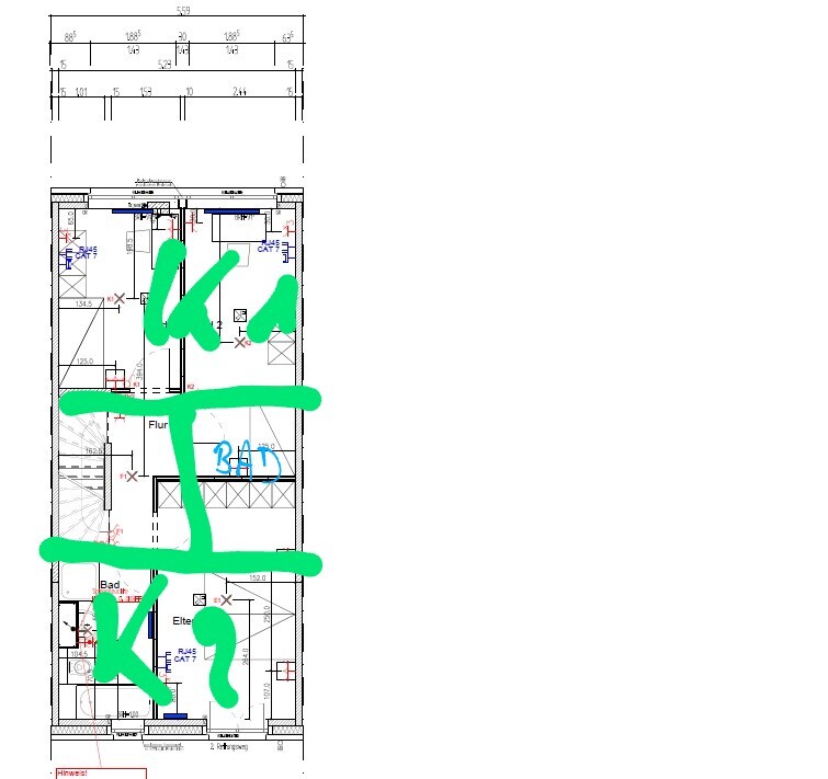 Grundriss eines Wohnhauses mit Flur, Bad und Elternzimmer; grüne Graffiti-Verdeckung.