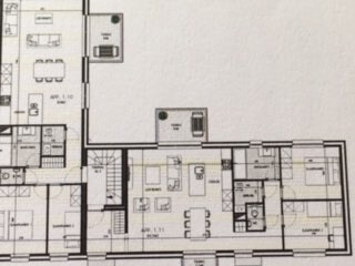 2D Grundriss eines Hauses mit mehreren Zimmern, Fluren und Treppen
