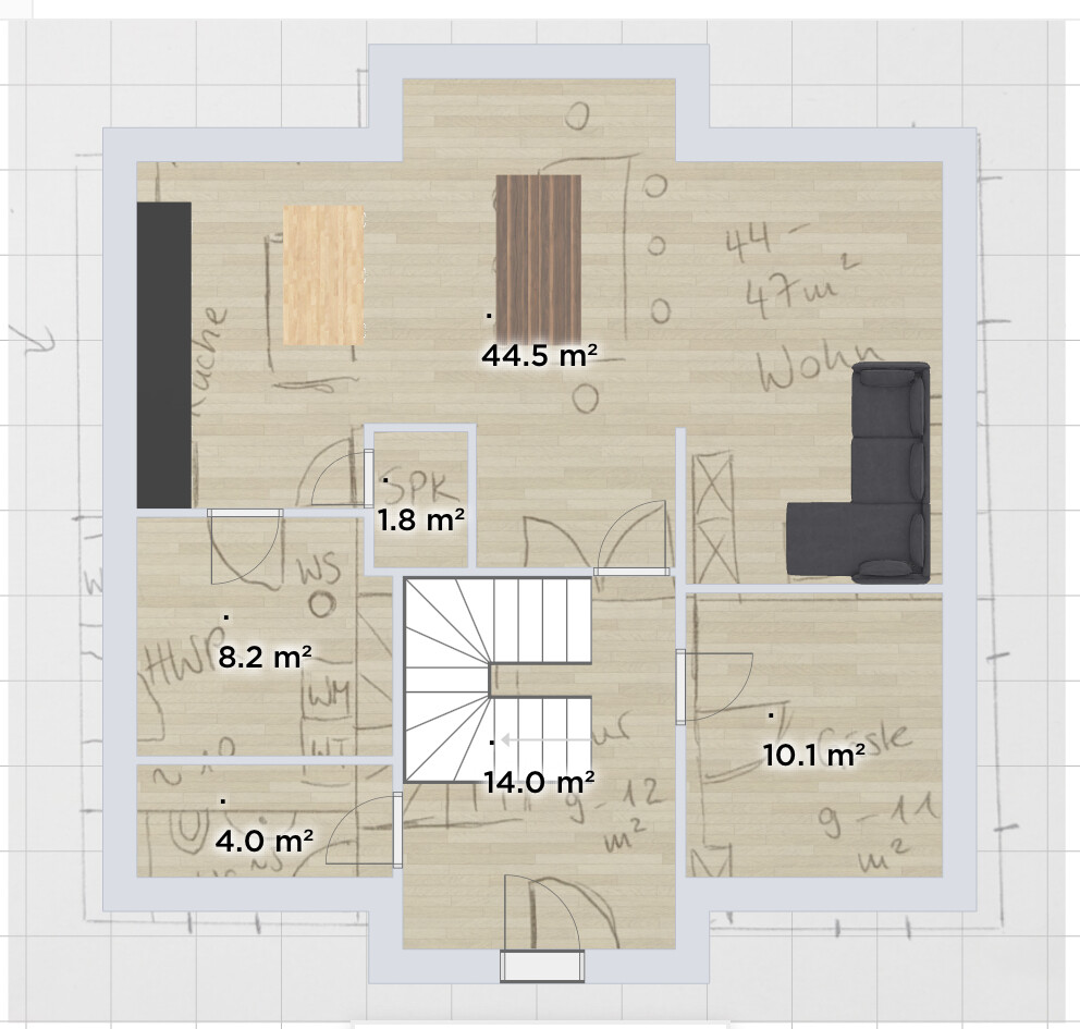 Grundriss eines Hauses: zentrales Treppenhaus, rechts Wohnzimmer mit Sofa, links weitere Räume.