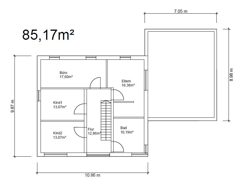 Grundriss: Büro, Eltern, zwei Kinderzimmer, Flur, Bad, Treppenhaus, Anbau rechts.