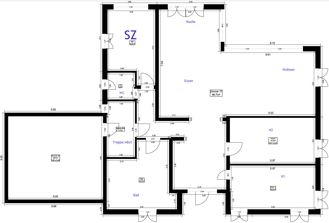 Grundriss eines Wohnhauses mit Küche, Essen, Wohnen, SZ, Bad, K1/K2 und Treppe