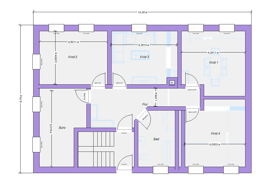 Grundriss eines Hauses: Räume Büro, Flur, Bad, Kind 1–4; Maßangaben.