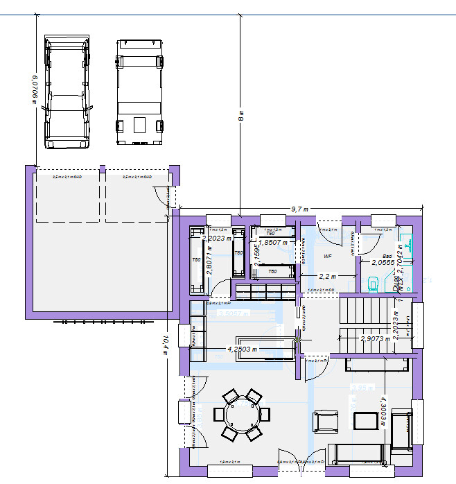 Grundriss eines Hauses: Wohn-/Essbereich, Küche, Schlafzimmer, Bad, Treppen, Außenparkplätze.