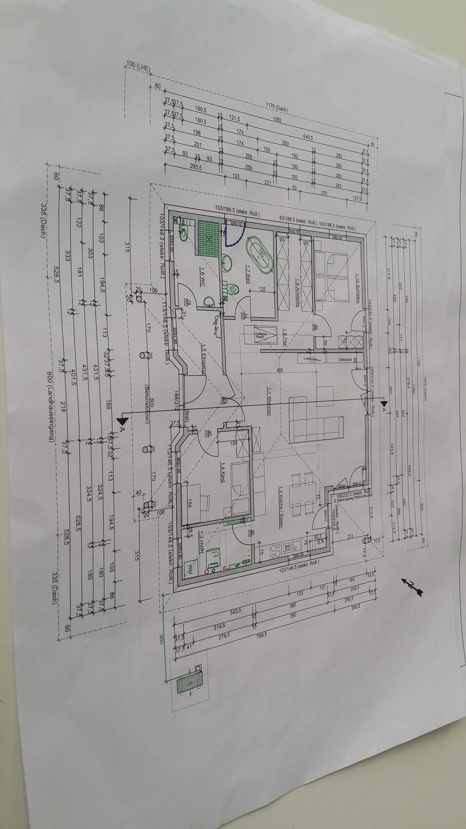Grundrissplan eines Hauses mit Abmessungen und Raumaufteilung