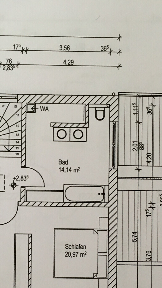 2D-Grundriss eines Hauses mit Bad und Schlafzimmer, Maßangaben sichtbar.