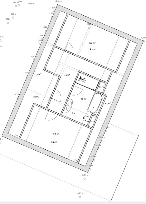Grundriss eines Apartments: zwei Räume, Bad mit Wanne, Abstellraum, Eingang