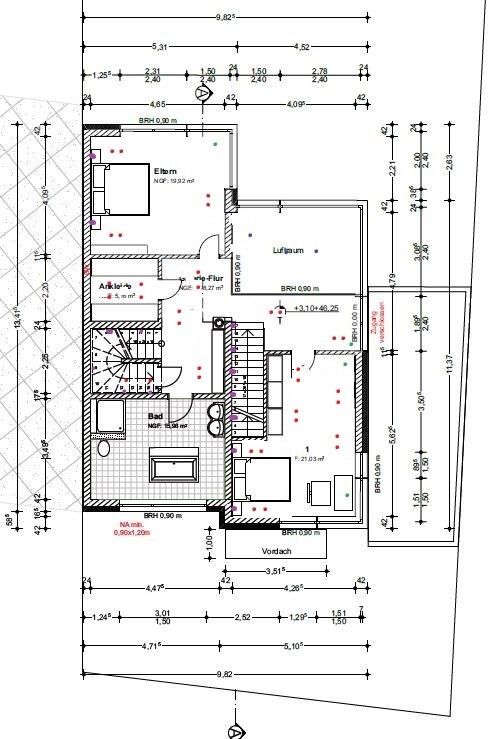 Grundriss eines Einfamilienhauses mit Elternzimmer, Bad, Flur, Treppen, Luftraum und Maßangaben