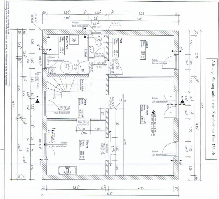 2D-Grundriss eines Wohnhauses mit Maßen, Wänden, Türen und Treppen