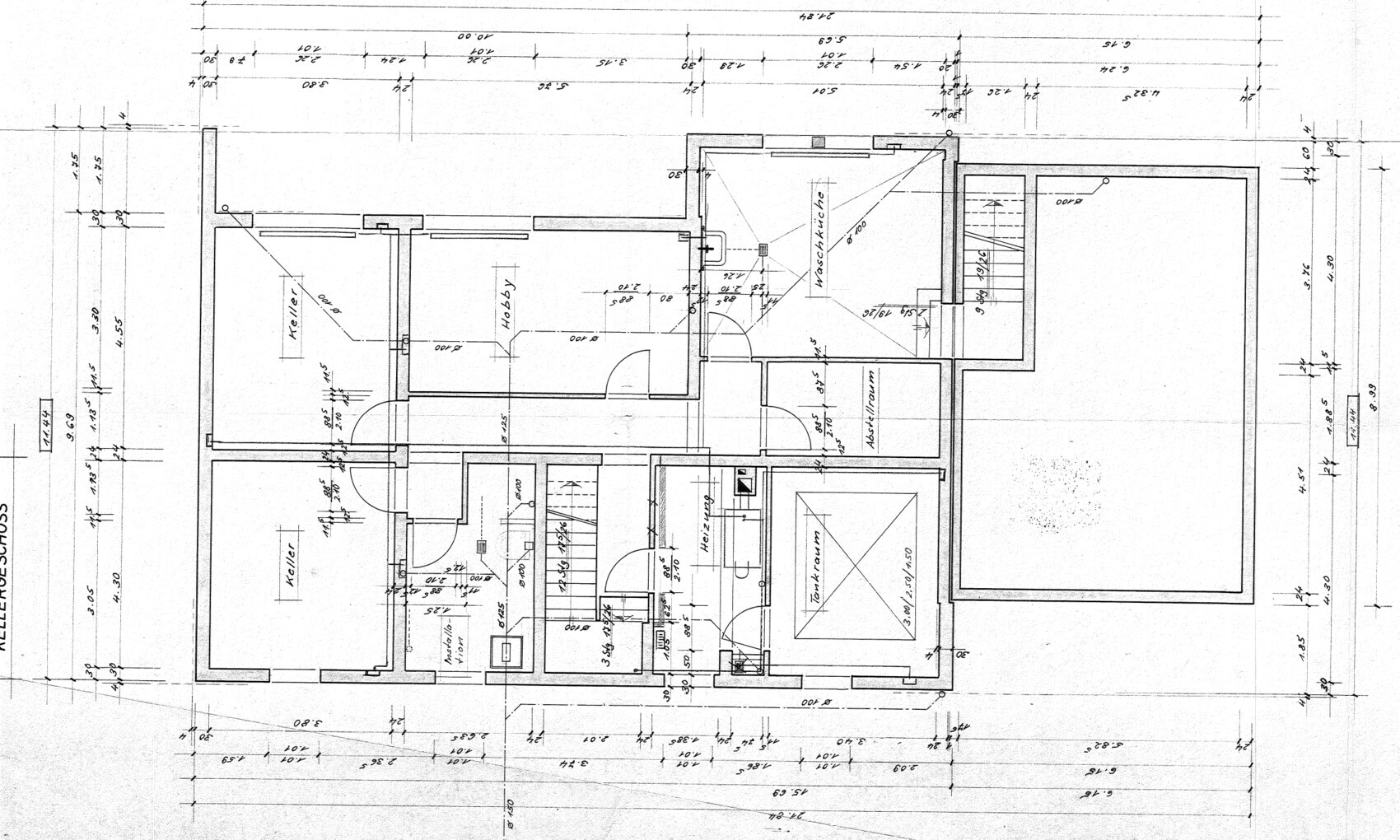 Grundriss eines Gebäudeflächenplans: Keller, Hobby, Waschküche, Abstellräume, Treppenhaus