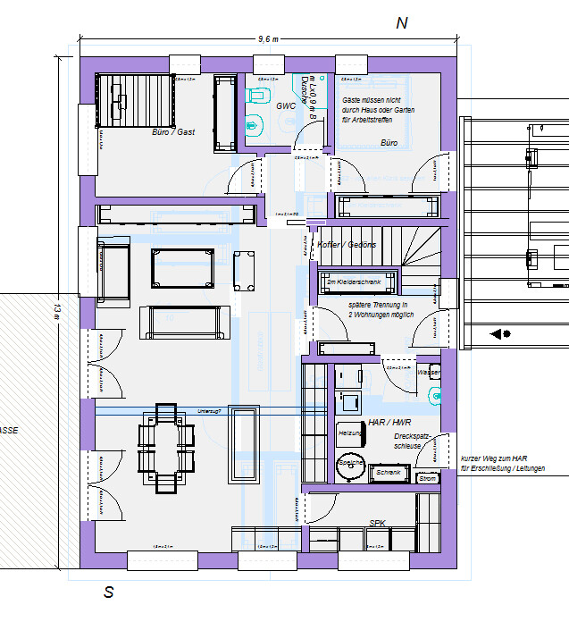 Grundriss eines Gebäudekomplexes mit Büros, Küche, Bad, HWR und Treppenhaus.