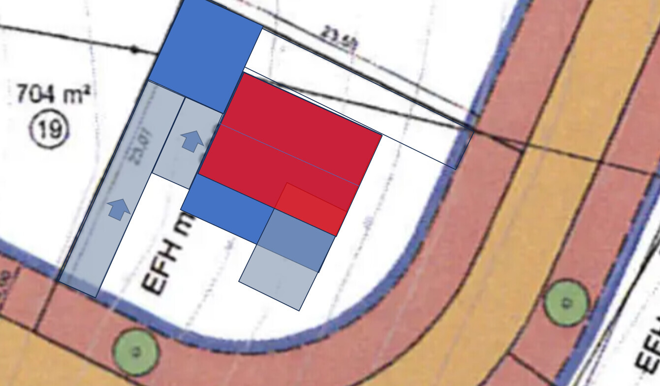 Lageplan mit roten, blauen und grauen Rechtecken; Pfeile zeigen Richtungen.