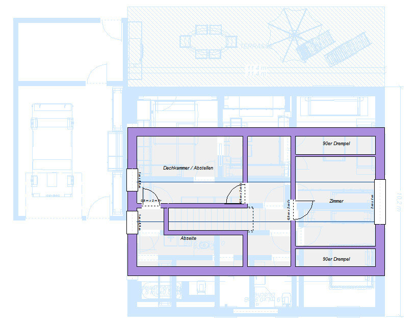 Grundriss eines Hauses mit violett markiertem Dachgeschoss; Zimmer, Abseite, Dachkammer. Terrasse.