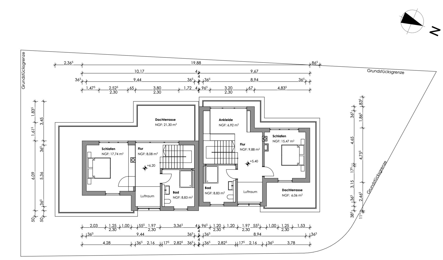 Grundriss einer Doppelhaushälfte mit zwei Wohnungen, Schlafzimmer, Bad, Flur und Dachterrassen.