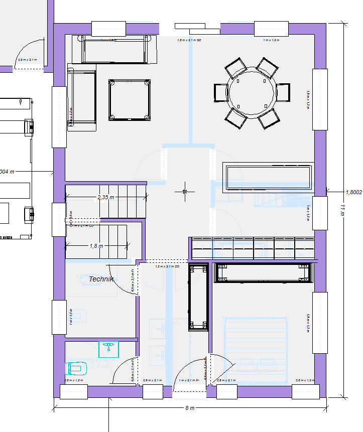 Grundriss eines Hauses mit Wohnbereich, Essbereich, Küche, Technikraum, Treppen und Möbeln.