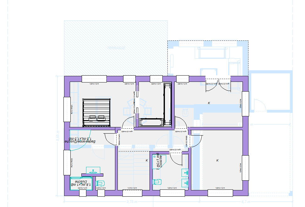 Grundriss eines Hauses mit mehreren Zimmern, Treppe, Küche, Bad und Terrasse