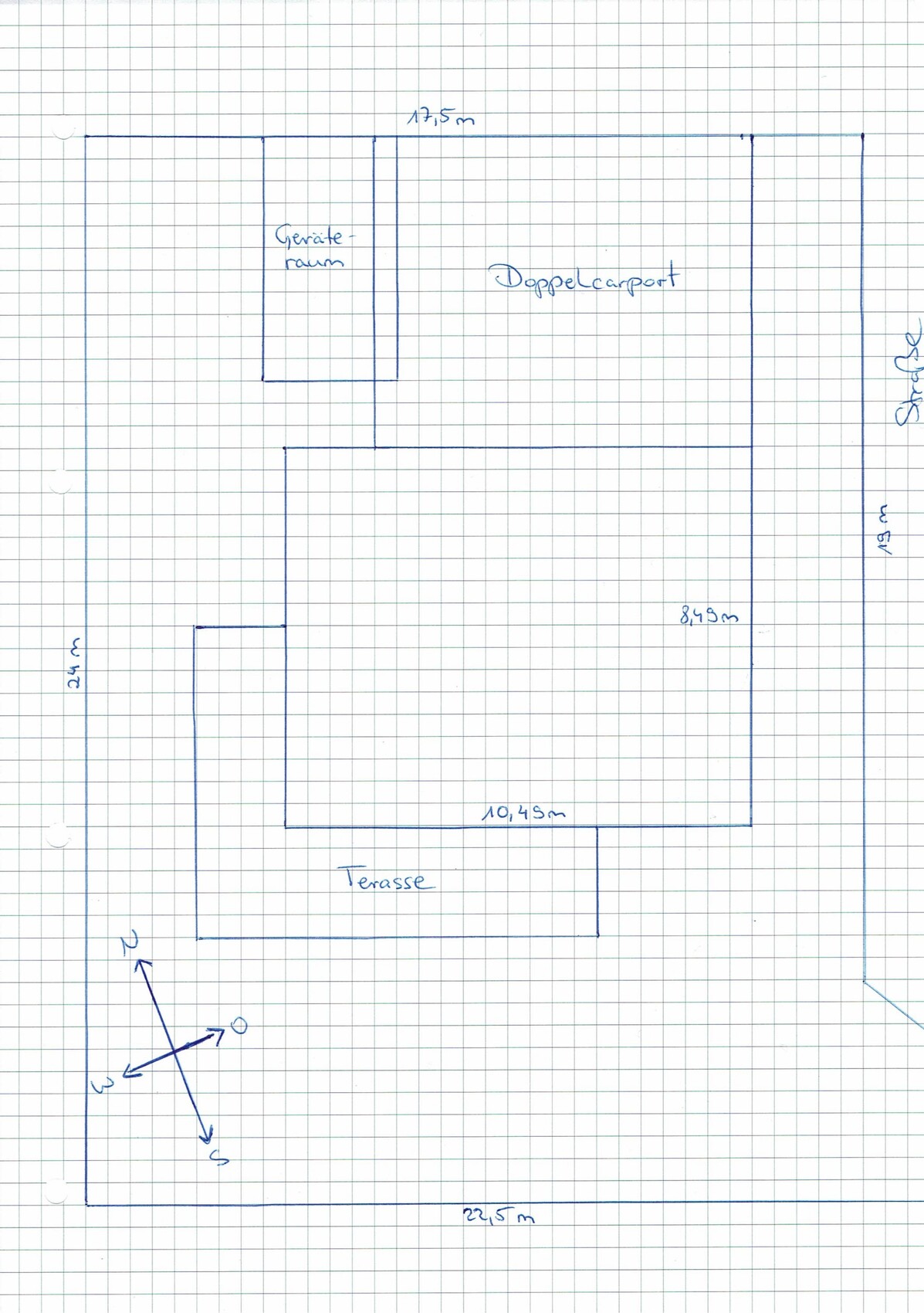 Handgezeichneter Grundriss eines Hauses: Doppelcarport, Geräteraum, Terrasse, Maße am Rand.