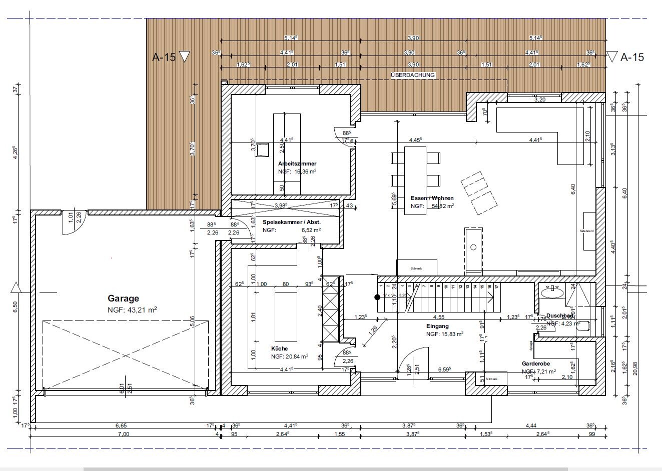 Grundriss eines Hauses: Wohnzimmer/Essbereich, Küche, Arbeitszimmer, Garage, Terrasse.