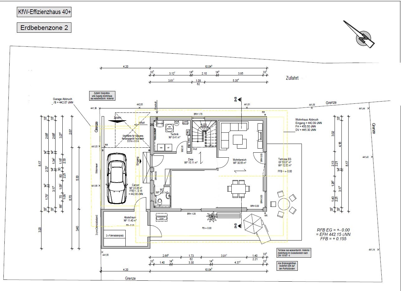 Grundriss eines KfW-Effizienzhauses 40+ mit Garage, Carport, Terrasse und Wohnbereich