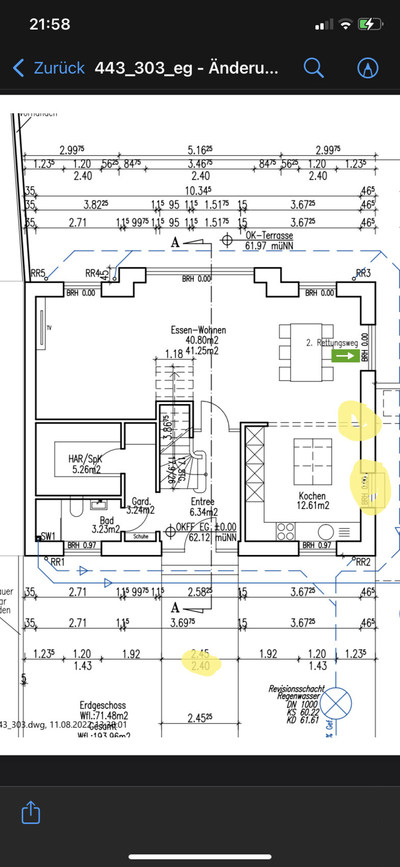 Grundriss: offener Wohn-/Essbereich, Küche, Treppe, Entrée, Terrasse.