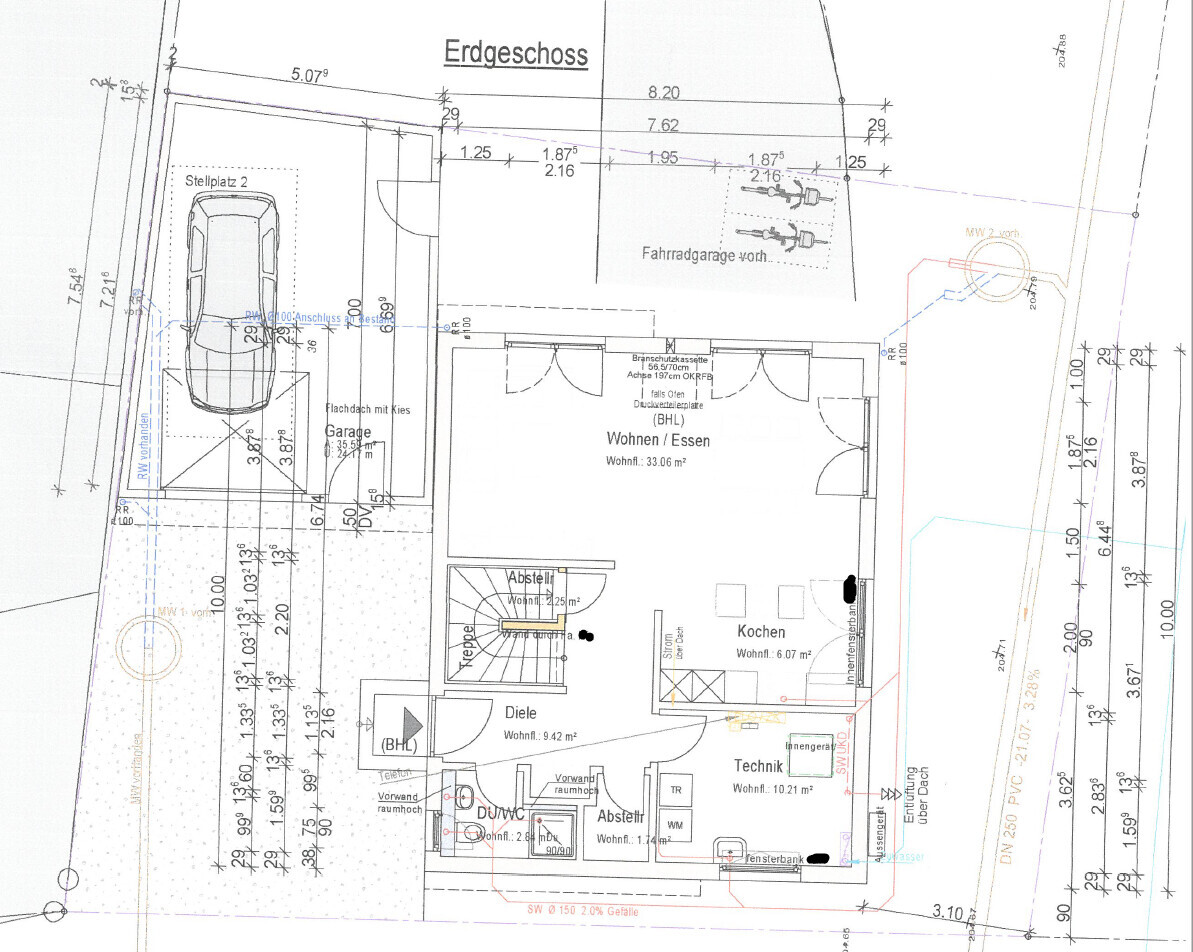 Grundriss Erdgeschoss: Garage mit Auto, Wohn-/Essbereich, Küche, Diele, Treppenhaus, Abstellraum