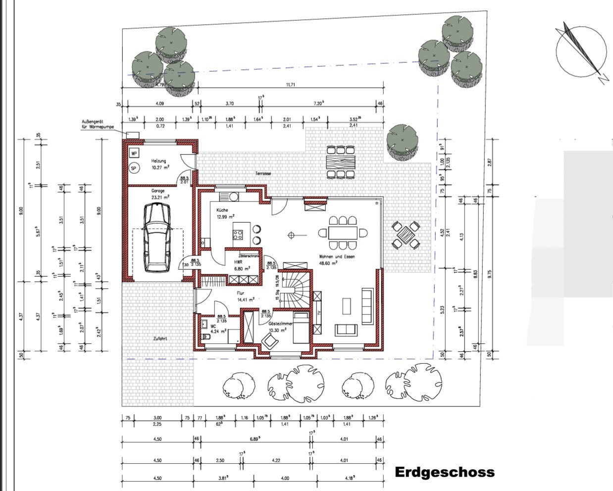 Grundriss des Erdgeschosses mit Küche, Wohnen/Essen, Garage, Terrasse und Garten.