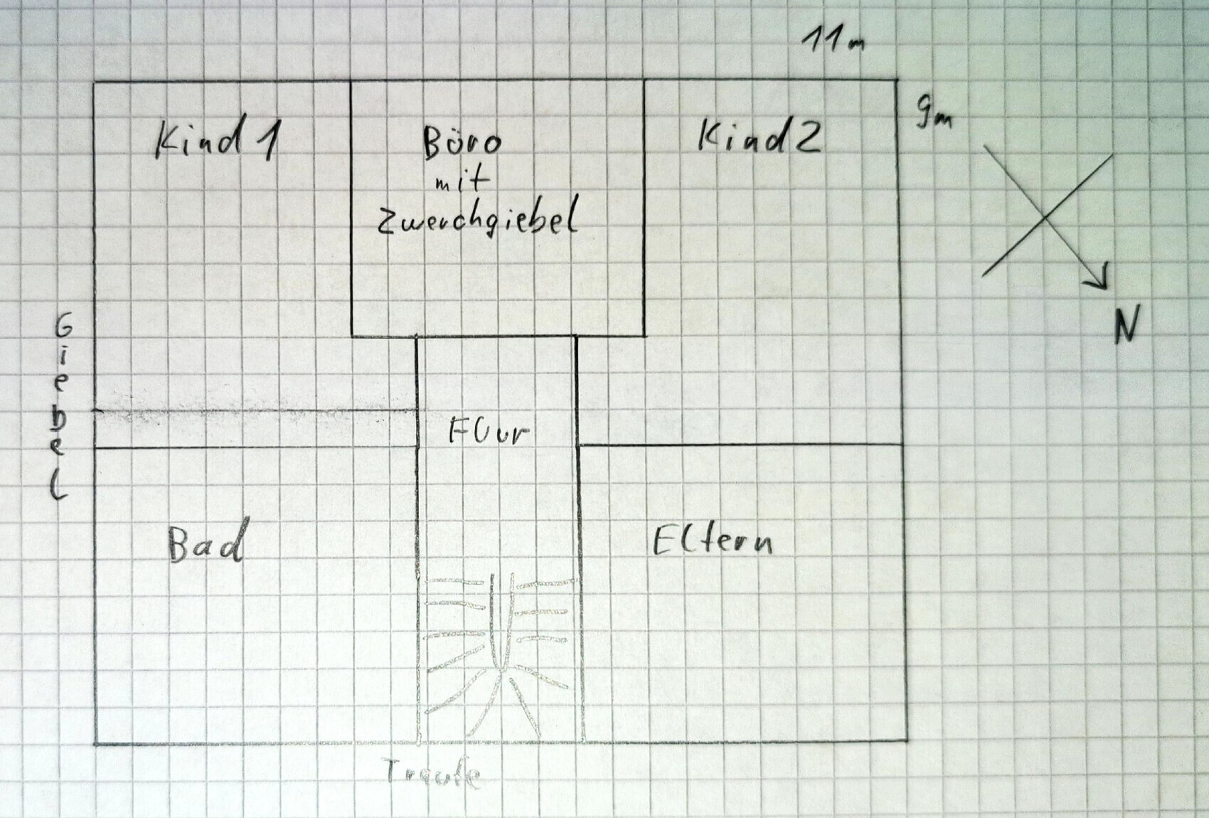 Handgezeichnete 2D-Grundrissskizze eines Hauses mit Kind- und Elternzimmer, Büro, Flur und Treppe