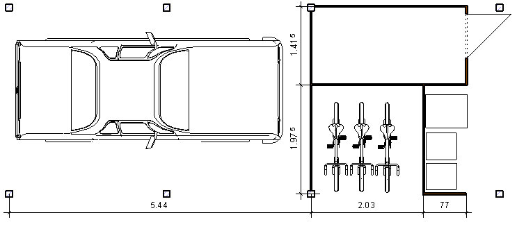 Draufsicht-Plan: Auto in Garage links, Fahrradabstellbereich mit drei Fahrrädern rechts