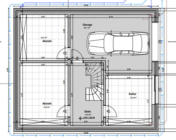 Grundriss eines Hauses: Garage mit Auto, Treppe, Diele, Keller, Abstellräume.