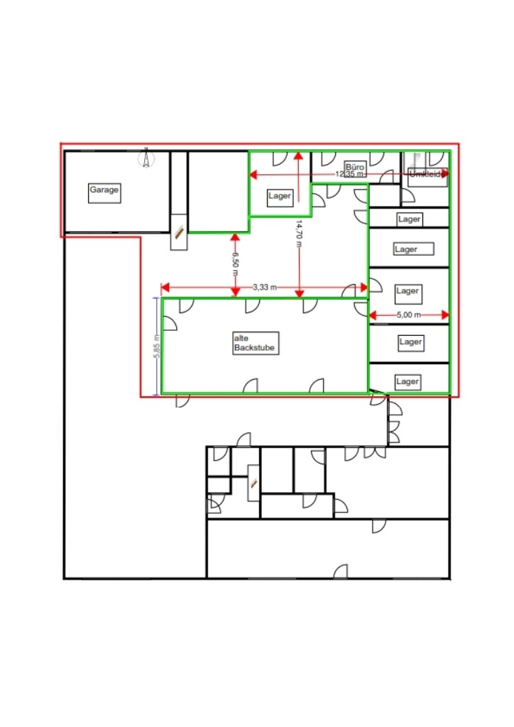 Grundriss eines Gebäudes mit Garage, Lagerflächen und Büros, farblich markierte Bereiche.