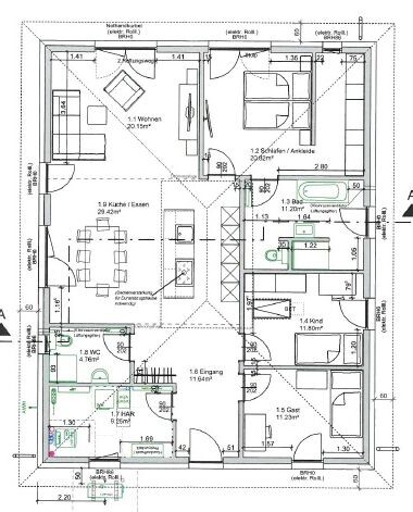 Detaillierter Hausgrundriss mit Wohnzimmer, Küche, Bad und Flur.
