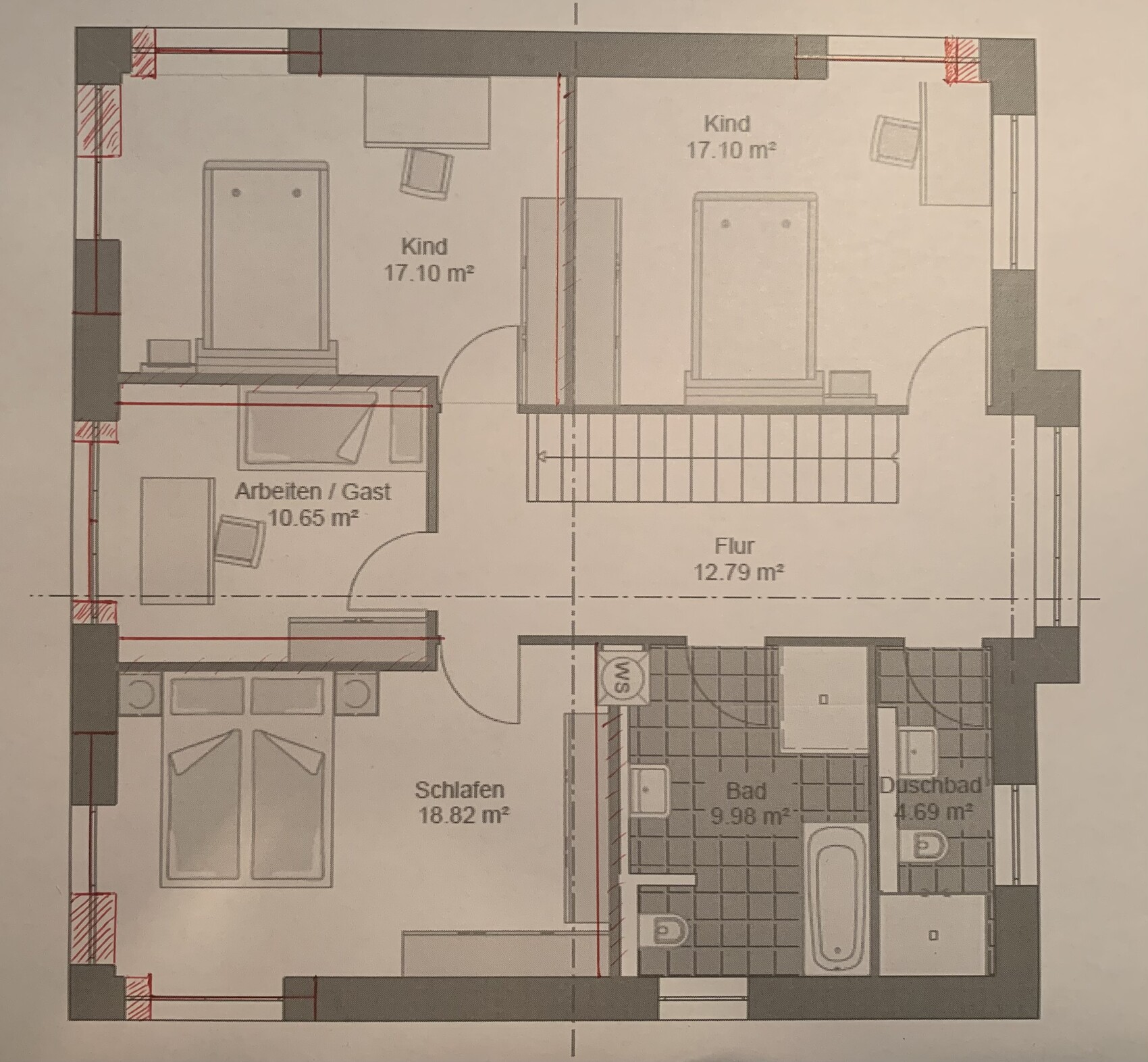 Grundriss eines Hauses: zwei Kinderzimmer, Schlafzimmer, Arbeits-/Gästezimmer, Flur, Bad, Duschbad.
