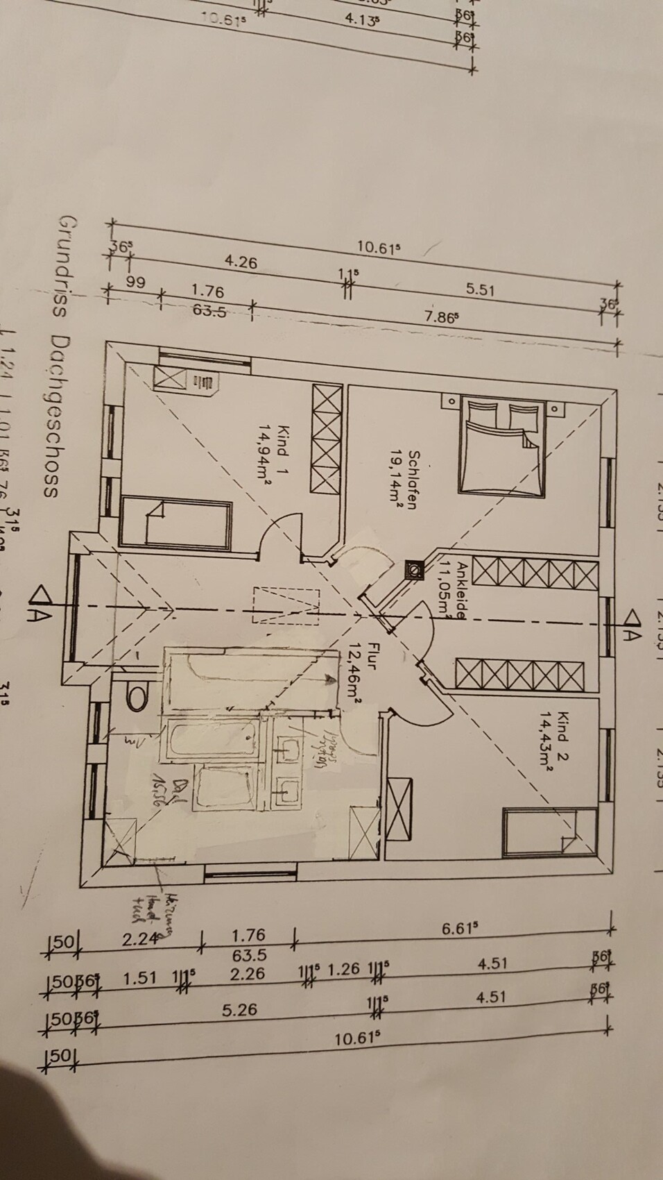 Grundriss Dachgeschoss mit Schlafzimmer, zwei Kinderzimmern, Ankleide und Flur.