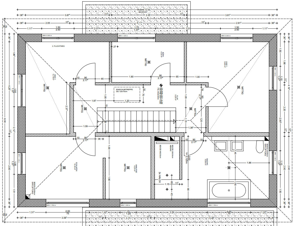 Grundriss eines Hauses mit Treppenhaus, Türen, Bad, Küche und Maßangaben.