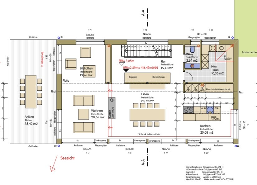Grundriss eines Wohnhauses mit Balkon, Wohnzimmer, Bibliothek, Essbereich, Küche und Flur