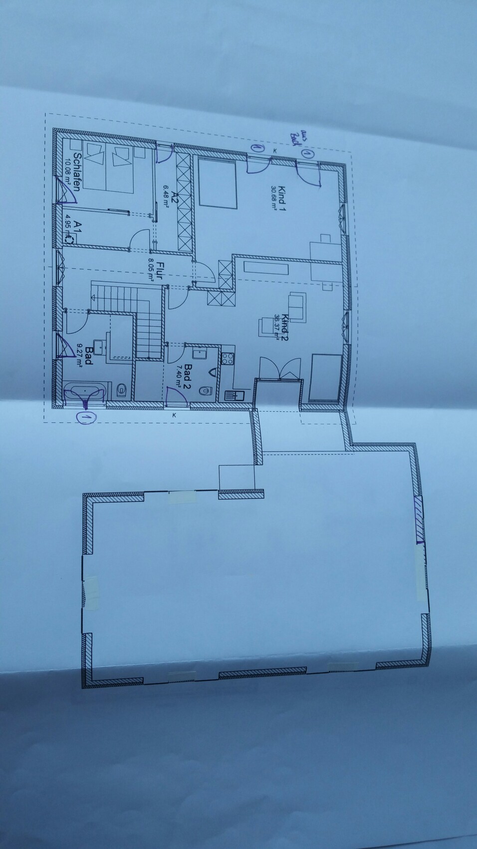 Grundriss eines Hauses mit Schlafzimmer, Küche, Bad und Treppe