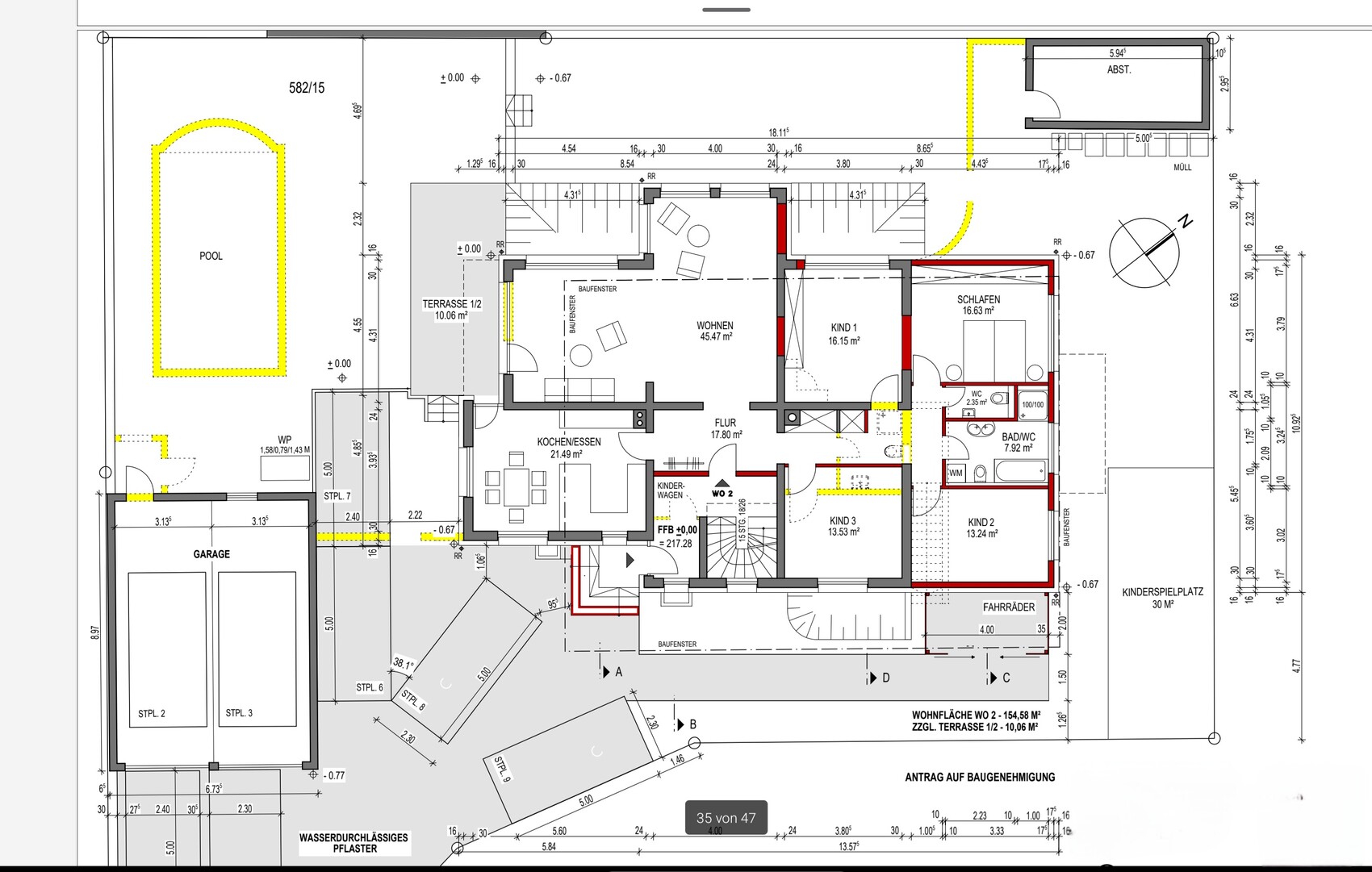 Grundriss eines Einfamilienhauses: Wohnzimmer, Küche, 3 Kinderzimmer, Bad, Terrasse, Pool