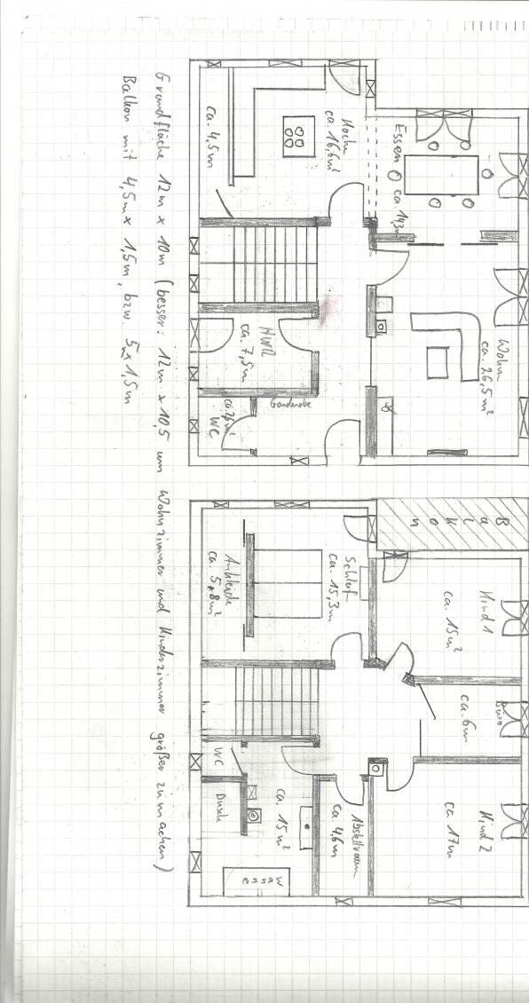 Handschriftlicher Grundriss eines Hauses mit mehreren Zimmern und Treppen, zweigeschossig