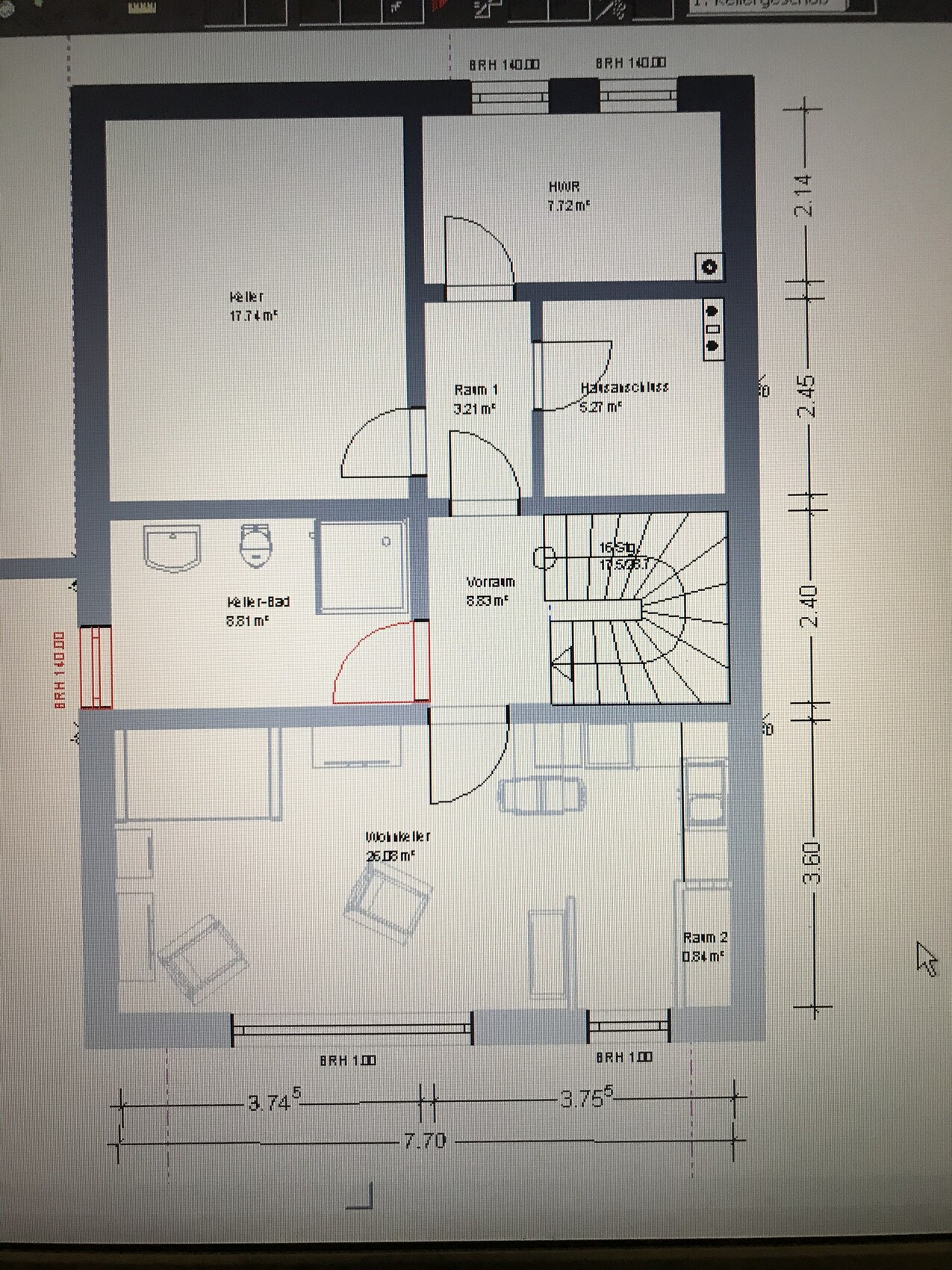 Grundriss eines Hauses mit Keller, Treppe, Vorraum, Raum 1 und Küche.