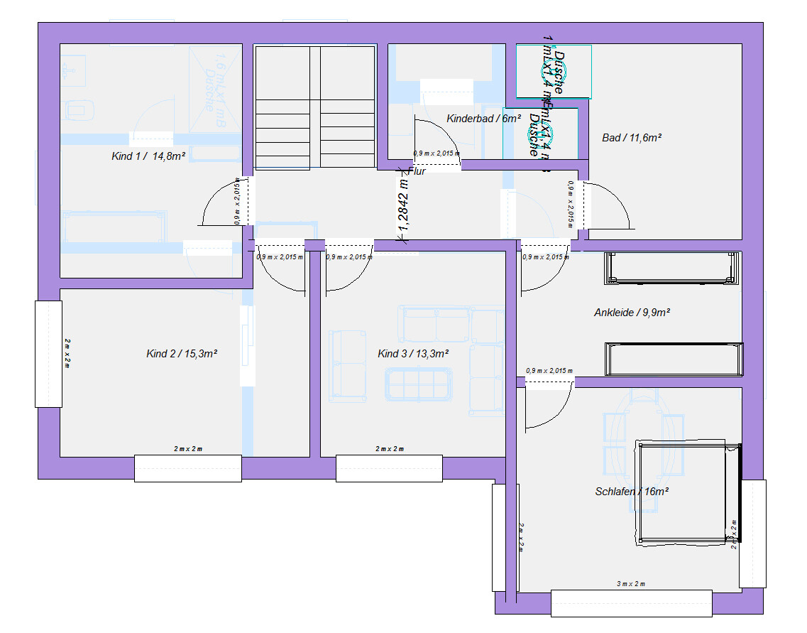 Grundriss eines Wohnhauses mit drei Kinderzimmern, Schlafzimmer mit Ankleide, Bad und Flur.